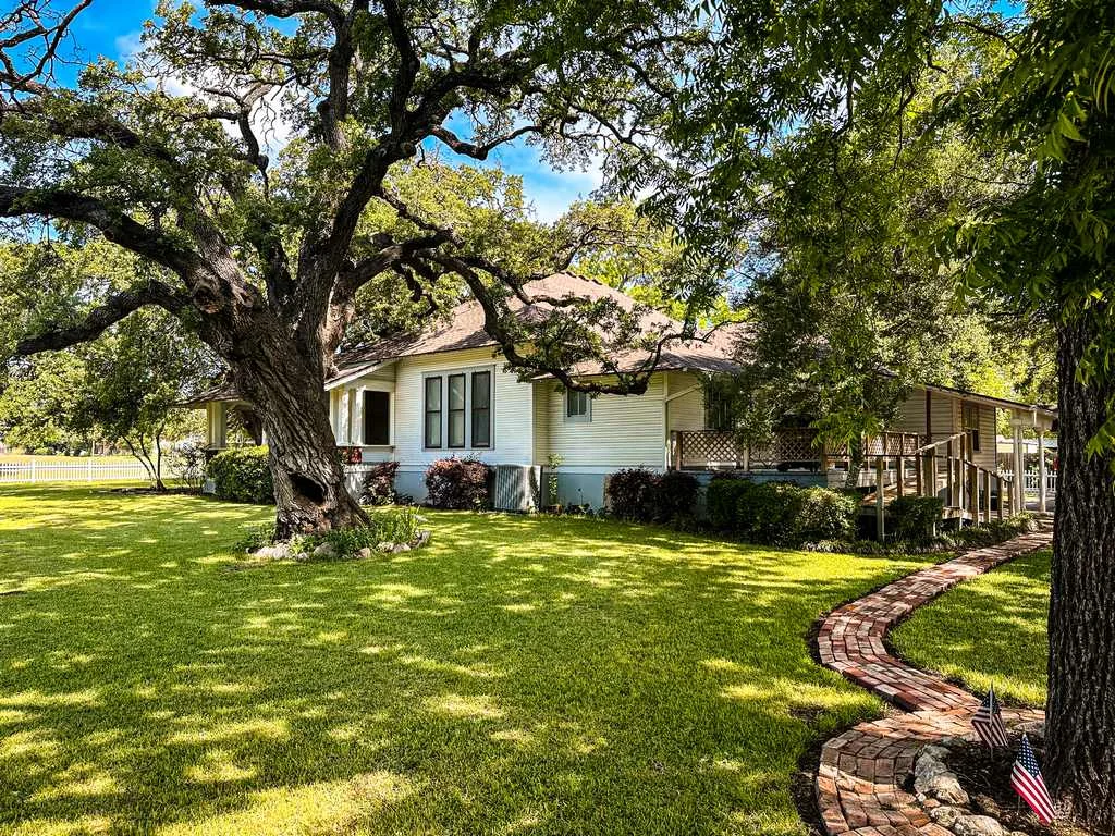 1708 S Wall St, Belton, TX 76513, photo 9
