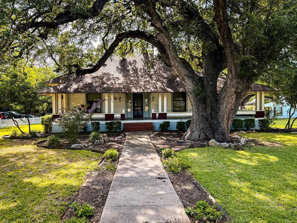 1918 Victorian on 4.6 Acres in Belton, Texas — Main Home + Guest House