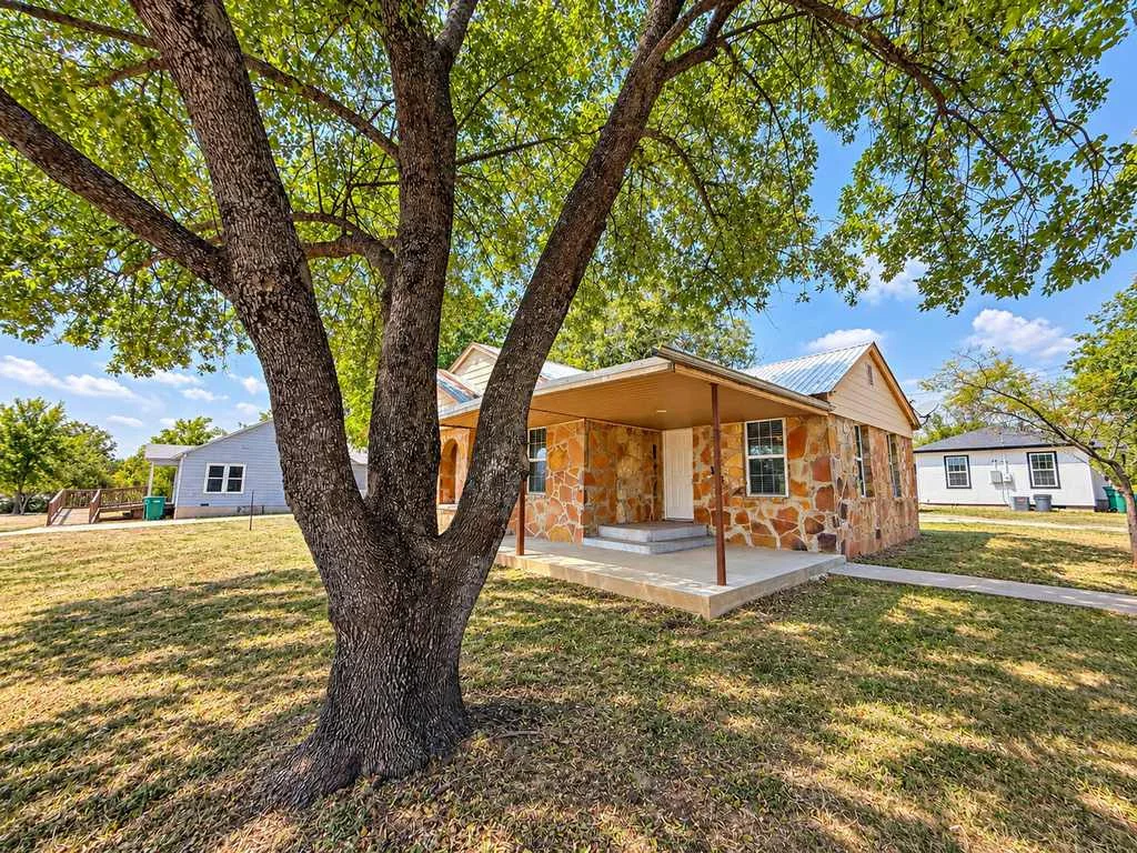 1115 W Main St, Gatesville, TX 76528, photo 5