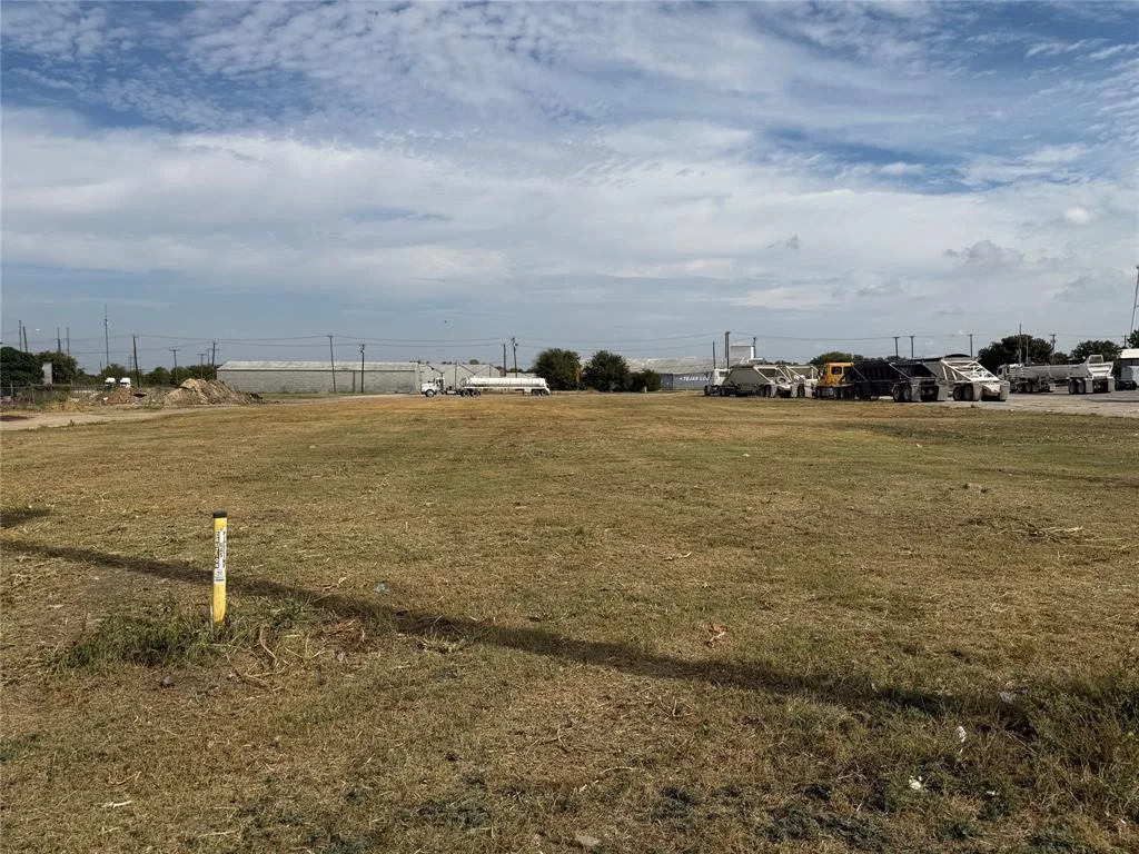1.348-acre Heavy Industrial-zoned tract in Hillsboro, Texas